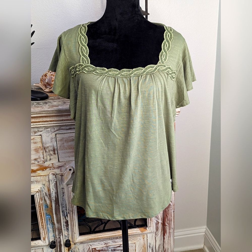 NWT Adrienne Vittadini Sage Green Embroidered Trim Top Size XL
